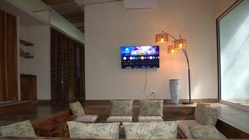 Family House, Balcony, Mountain View | Living area