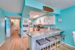 Coffee/tea maker, fridge, microwave, oven - PCB Corner Condo with Endless Views. Book today! (Panama City Beach)