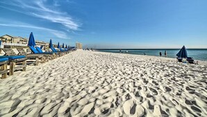 På stranden
