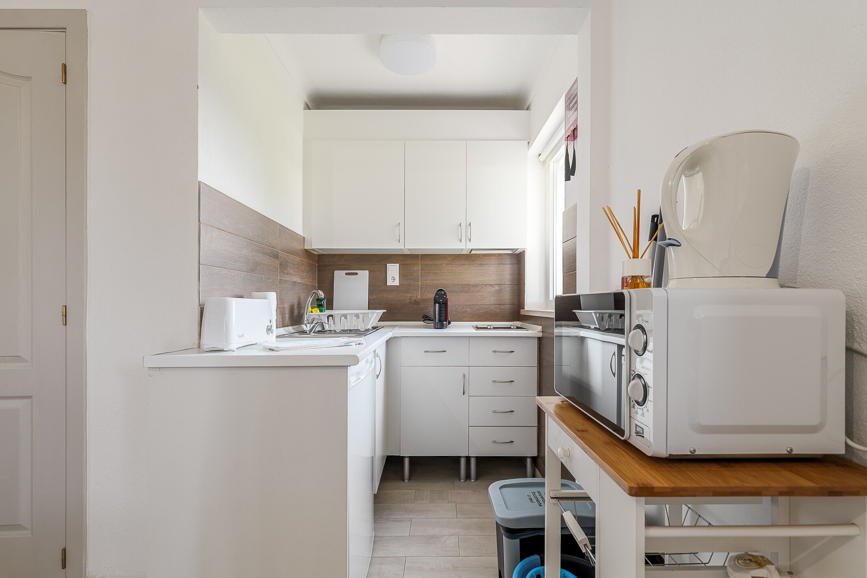 冰箱、微波炉、炉灶、电热水壶