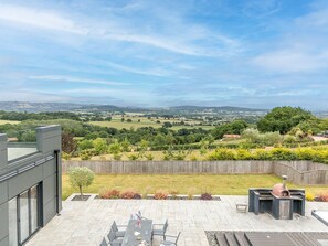 Outdoor dining - Huxham View and Annex (Exeter)