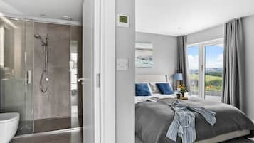 8 bedrooms, individually decorated, individually furnished, free WiFi