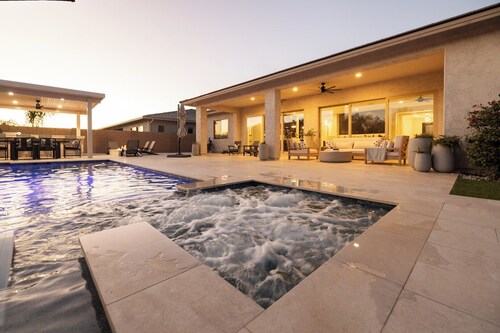 Desert Sky Oasis 5bd Luxe Pool & Spa Retreat