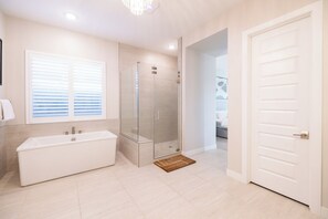 Dusche, Haartrockner, Bidet, Handtücher