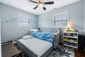 3 habitaciones, escritorio, wifi y ropa de cama 