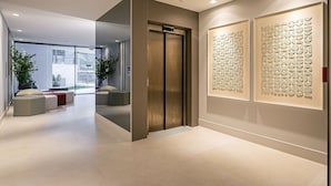 Interior - Modern studio | 500m from UFSC | Dining #CARV05 (Florianópolis)