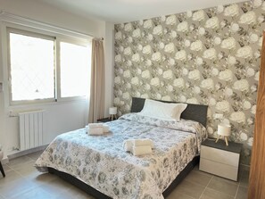 1 bedroom, iron/ironing board, WiFi, bed sheets - A Room with private bathroom; Sweet Home Fleming (Roma)
