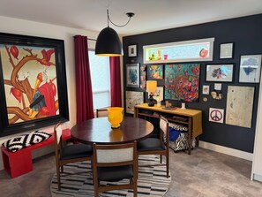 Dining - Art Houz Penticton: Colour, Creativity and Comfort in the
Okanagan Valley (Penticton)