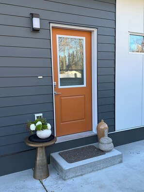 Exterior detail - Art Houz Penticton: Colour, Creativity and Comfort in the
Okanagan Valley (Penticton)