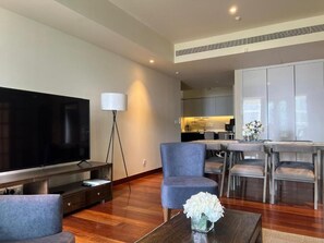 Luxury Apartment, City View | Living area