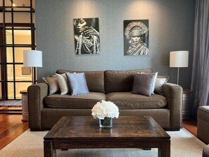 Luxury-Apartment, Stadtblick | Wohnzimmer