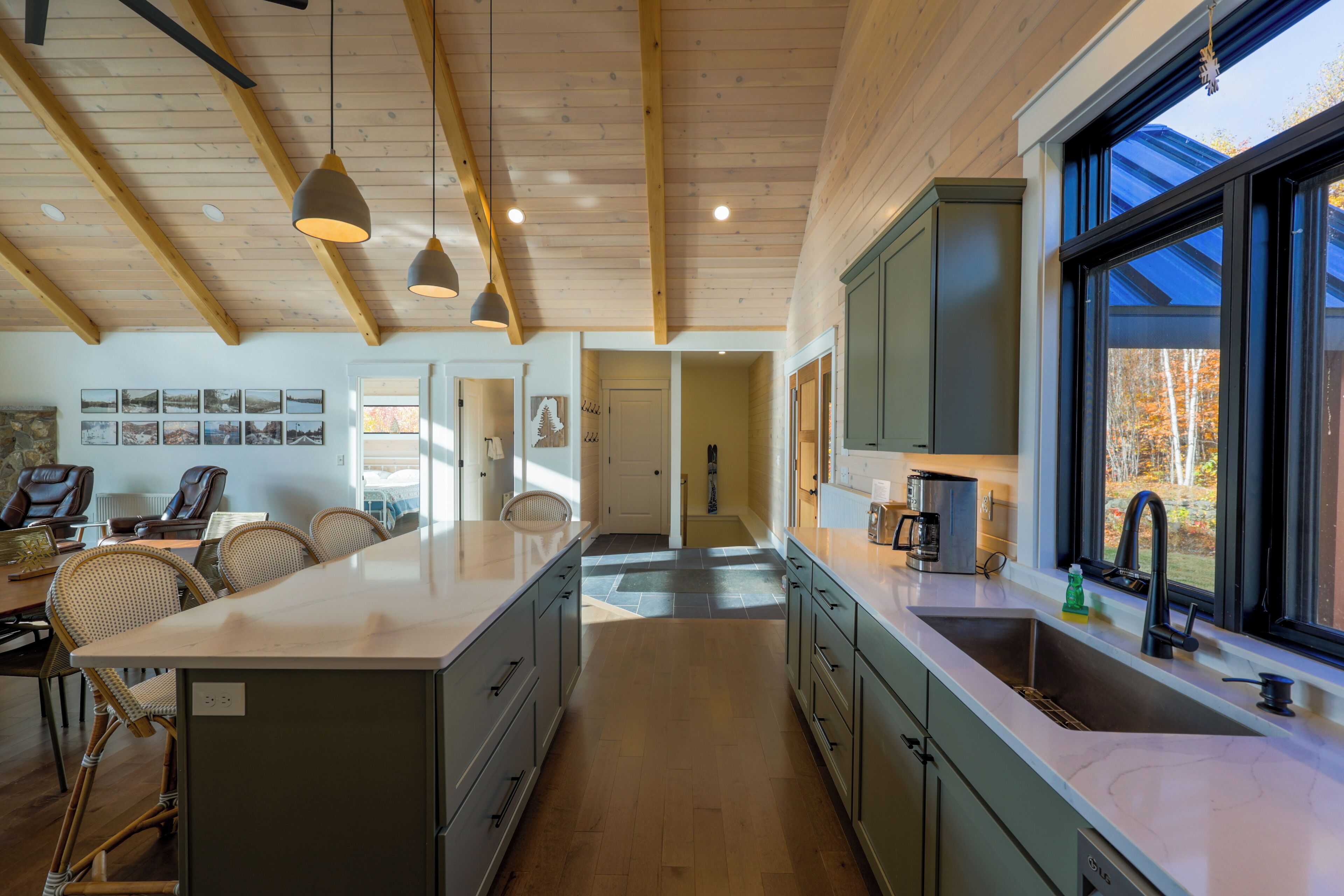 Micro-ondes, four, plaque de cuisson, lave-vaisselle