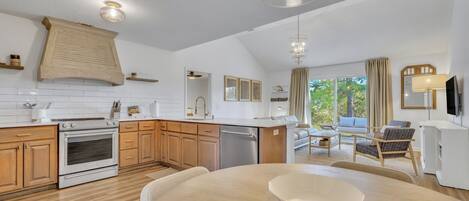 Kühlschrank, Herdplatte, Geschirrspüler