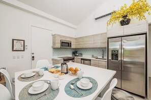 Private kitchen - Azure Aruba-3BR Resort Style Villa by Eagle Beach (Oranjestad)