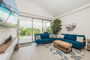 TV - Azure Aruba-3BR Resort Style Villa by Eagle Beach (Oranjestad)