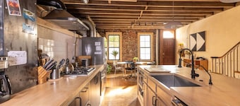 Design Row House in Fishtown *Monthly Rentals*