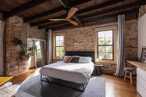 3 bedrooms, desk, iron/ironing board, travel crib