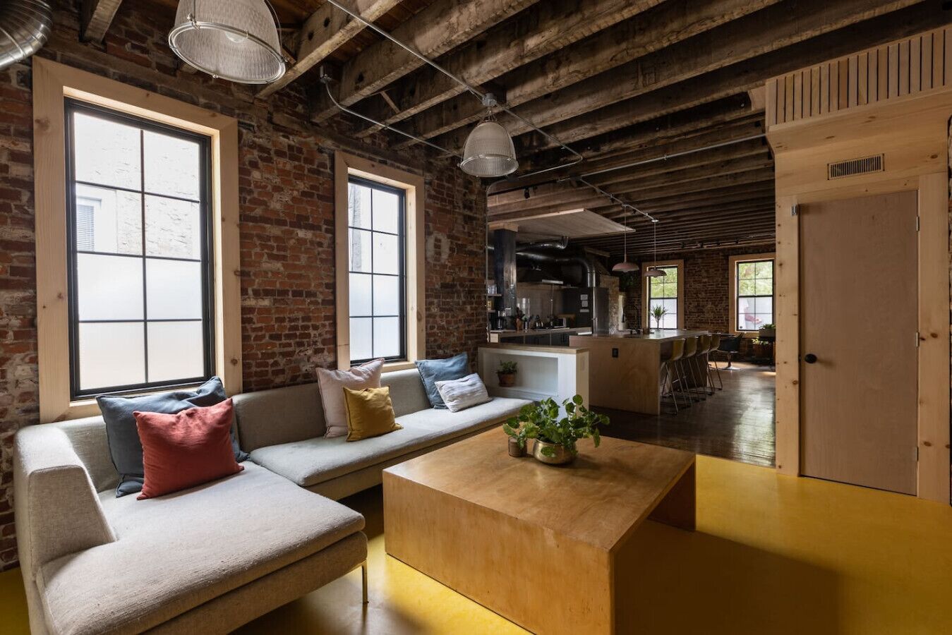 Televisión y chimenea 