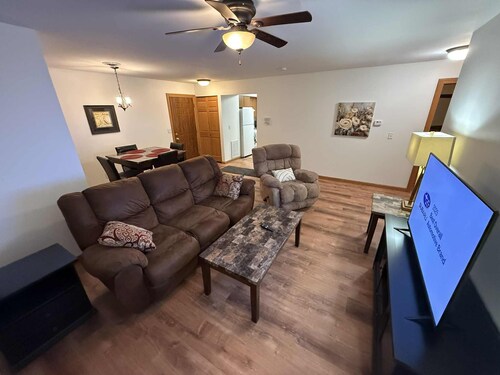 Cozy 2-Bedroom Apartment by Starved Rock