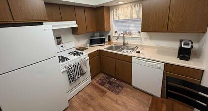Cozy 2-Bedroom Apartment by Starved Rock