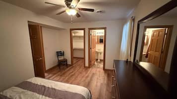 2 chambres, fer et planche à repasser, Wi-Fi, draps fournis