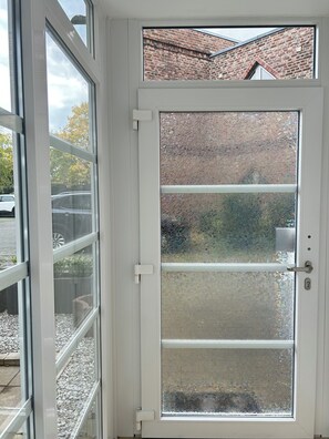 المنشأة من الداخل