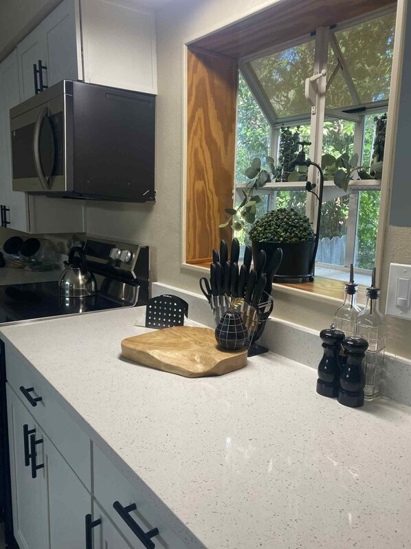 Fridge, microwave, oven, stovetop