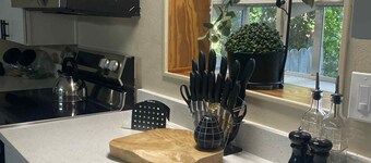 Beautiful Spacious Family & Pet Friendly 3/3 Hot tub home