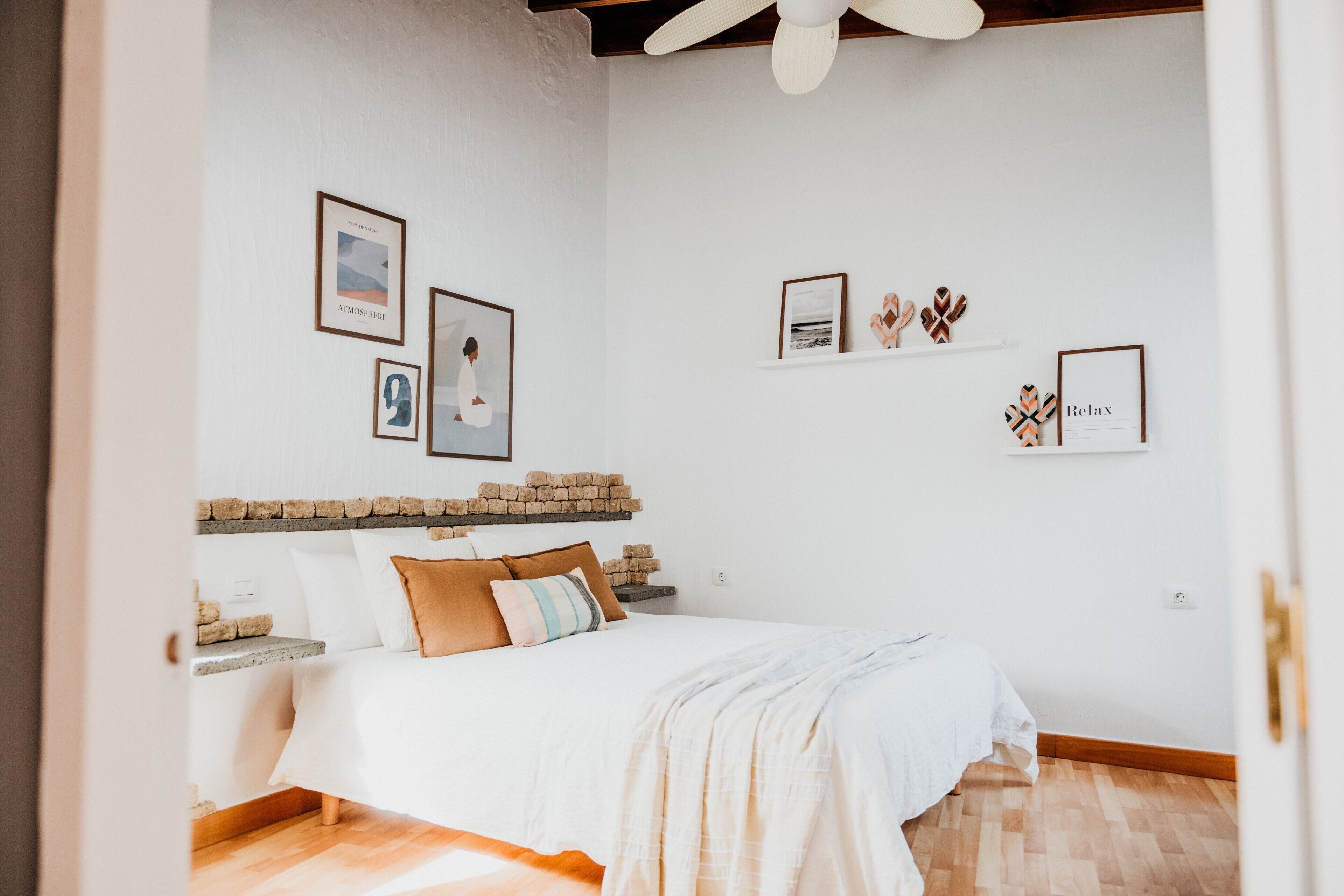 2 habitaciones, escritorio, tabla de planchar con plancha y wifi 