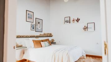 2 habitaciones, escritorio, tabla de planchar con plancha y wifi