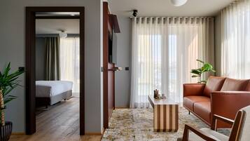 Suite, 2 Bedrooms (Apartment) | In-room safe, iron/ironing board, free WiFi
