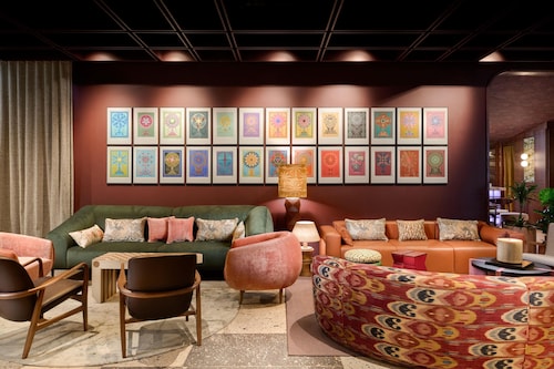Skald Akureyri, Curio Collection by Hilton