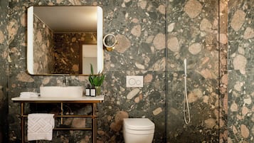 Kostenlose Toilettenartikel, Haartrockner