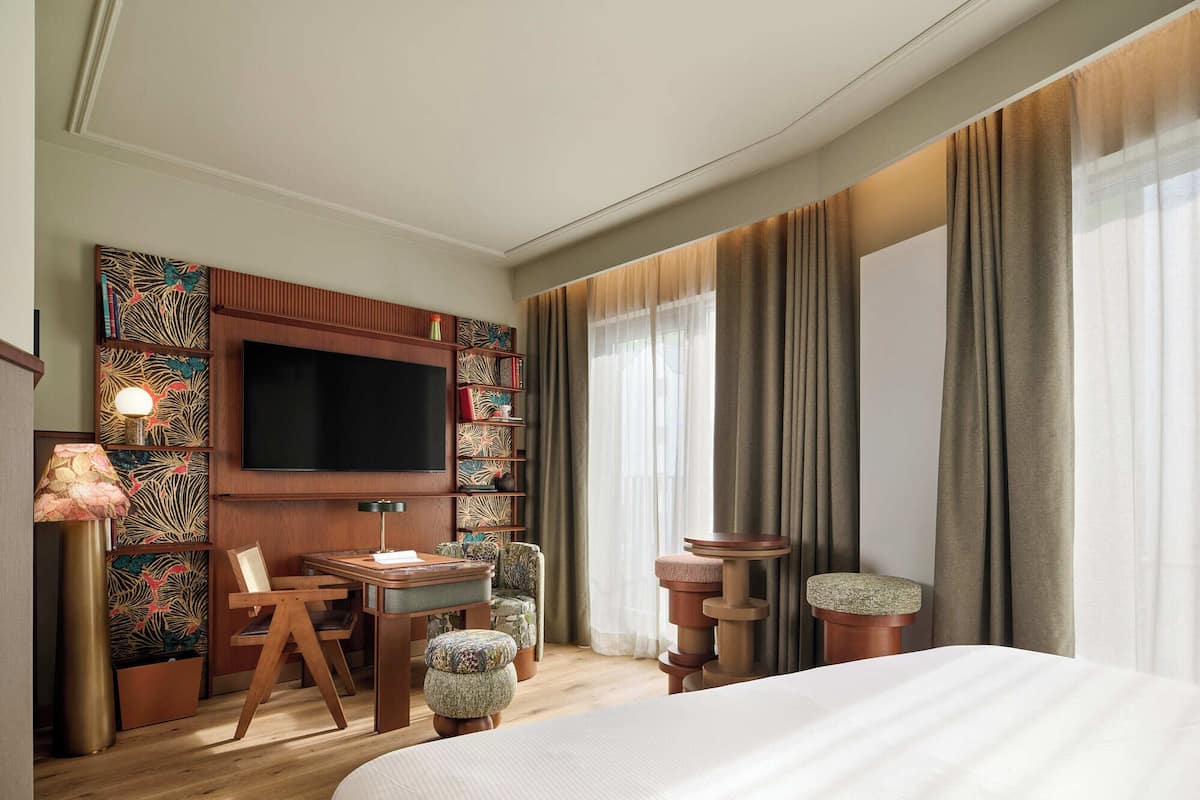Deluxe Room, 1 King Bed | In-room safe, iron/ironing board, WiFi (free)
