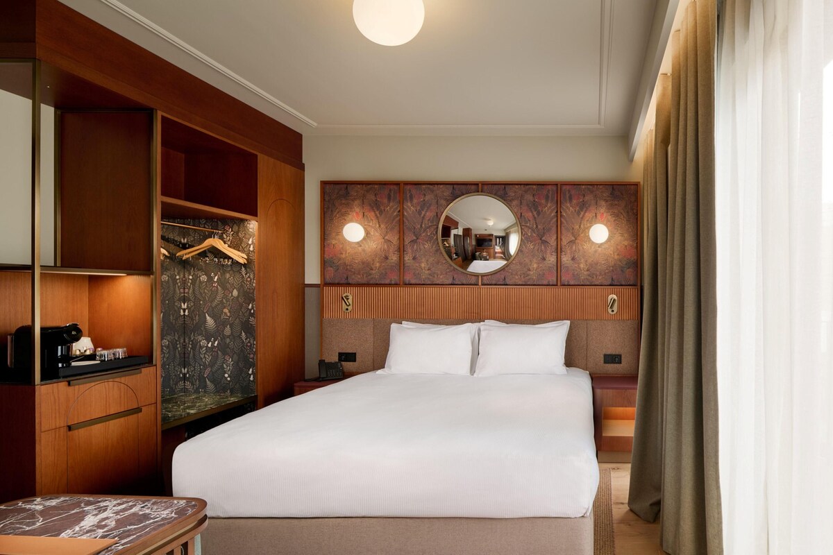 In-room safe, iron/ironing board, WiFi (free)