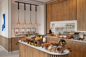 Desayuno buffet todos los días (con cargo)
