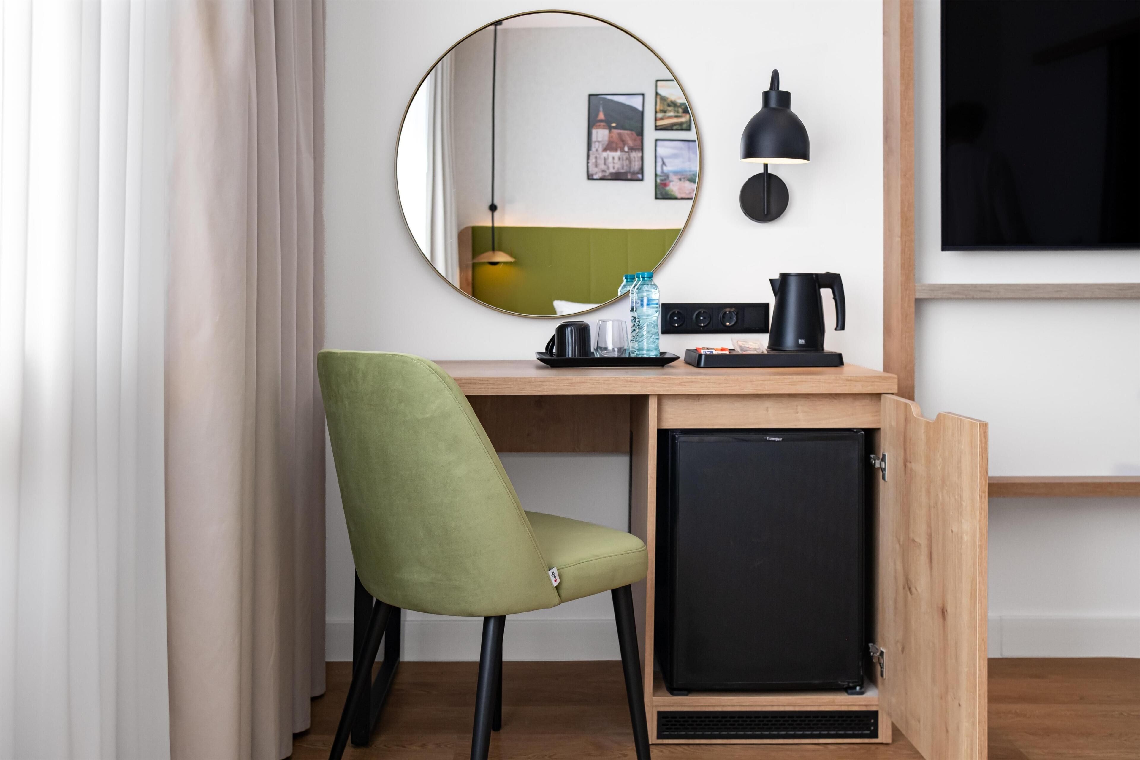 Hypo-allergenic bedding, in-room safe, desk, laptop workspace