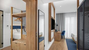Family Room, 1 King Bed