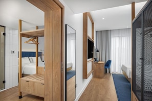 Camera familiare, 1 letto king | Biancheria da letto ipoallergenica, una cassaforte in camera