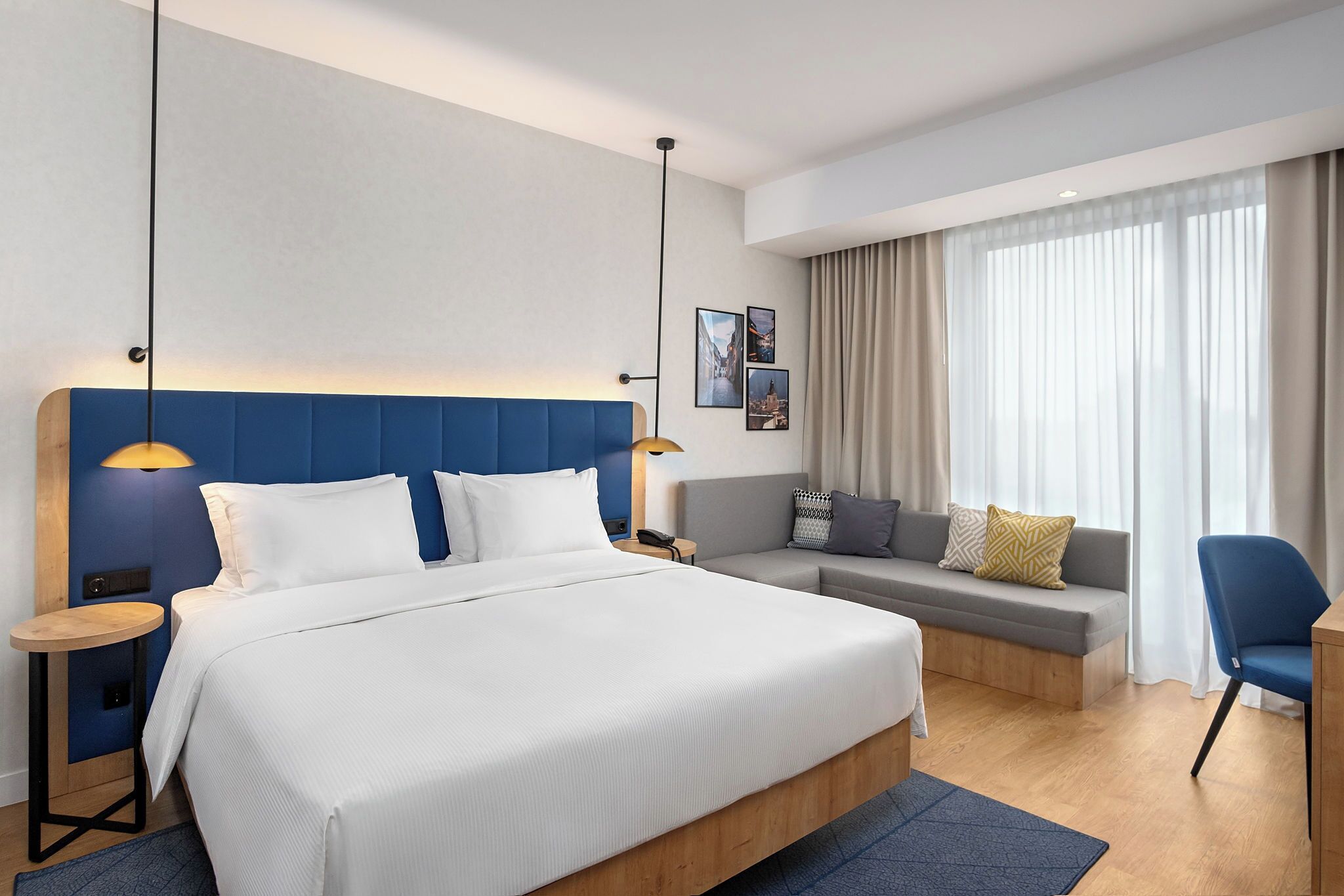 Family Room, 1 King Bed | Hypo-allergenic bedding, in-room safe, desk, laptop workspace