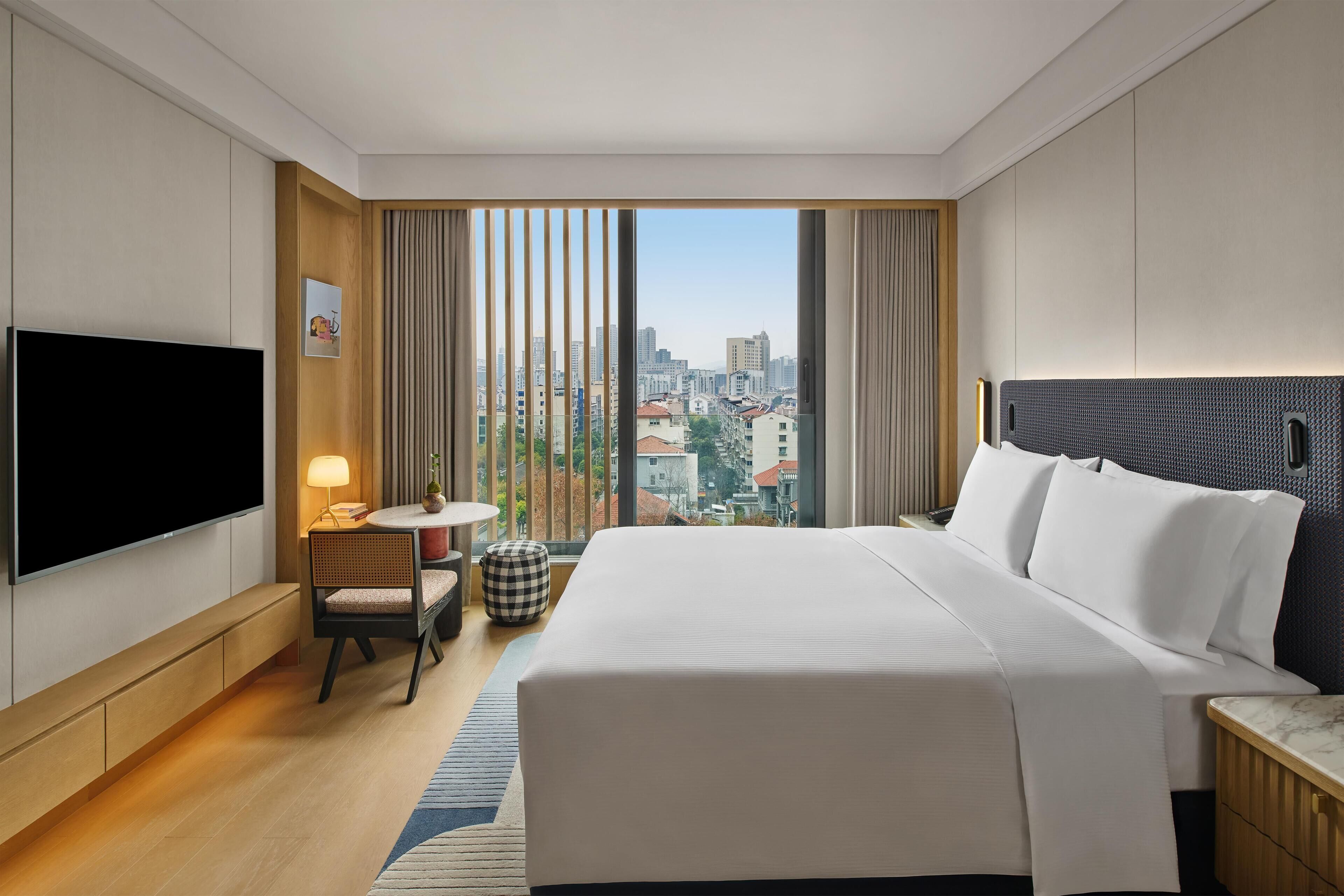 Room, 1 King Bed, City View