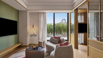 Phòng Suite Deluxe, 1 giường cỡ king | Khu phòng khách