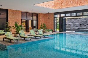Indoor pool, seasonal outdoor pool - Xi Zhe Wuxi, Curio Collection By Hilton (Wuxi)
