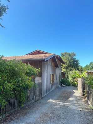 Exterior - TYPICAL WOODEN HOUSE IN CAP FERRET (Lège-Cap-Ferret)