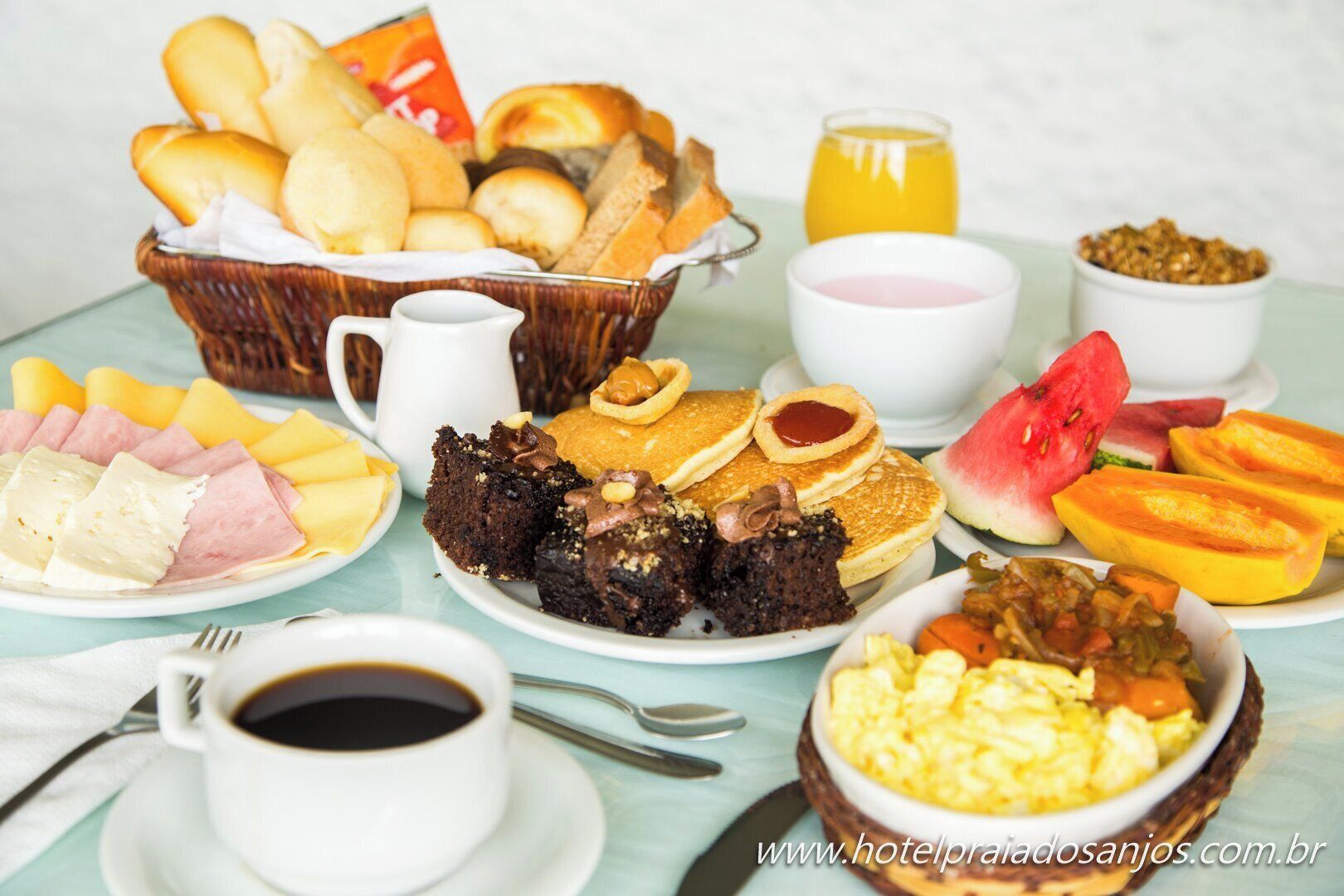 Café da manhã continental grátis todos os dias