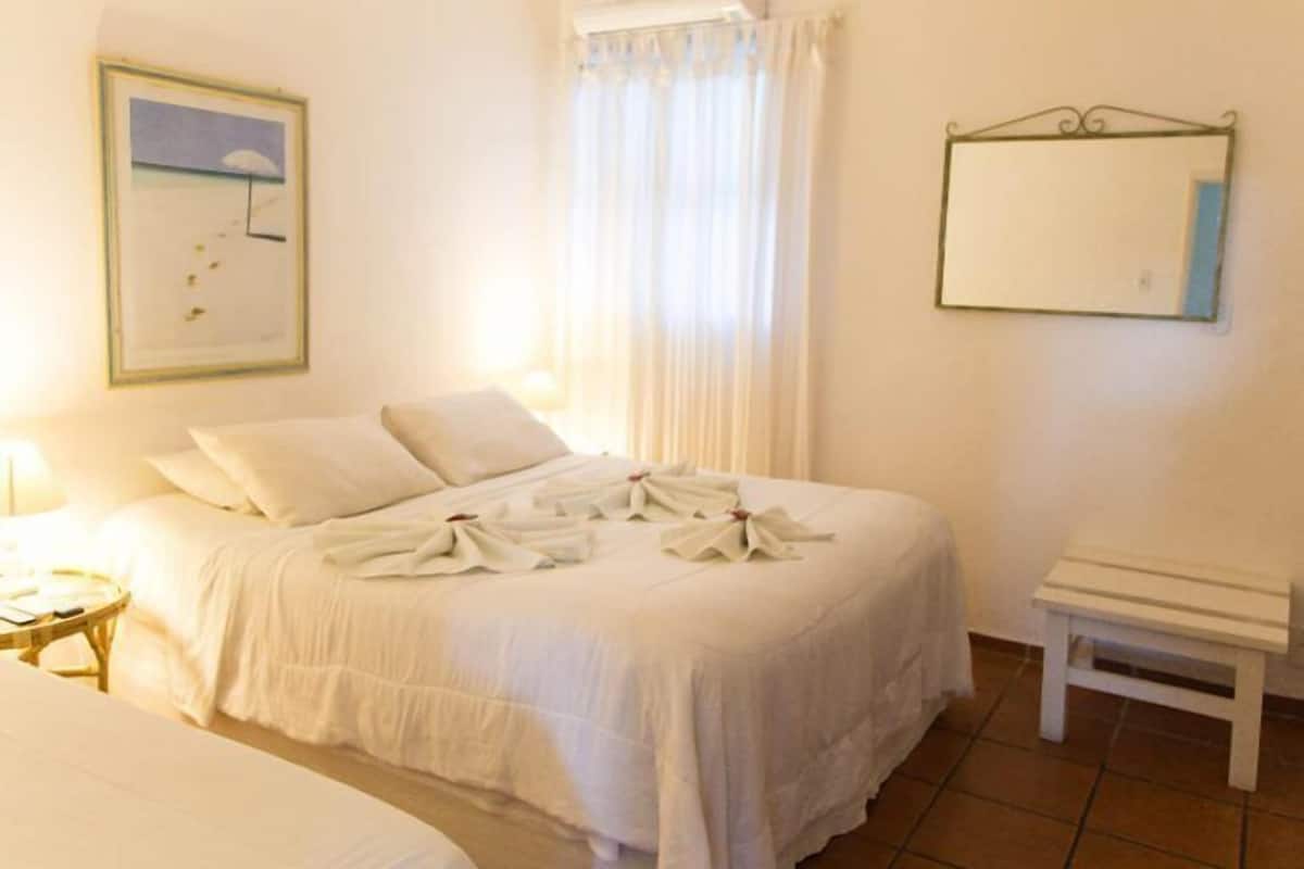 Neljän hengen standard-huone | Tallelokero huoneessa, ilmainen Wi-Fi