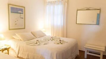 Neljän hengen standard-huone | Tallelokero huoneessa, ilmainen Wi-Fi