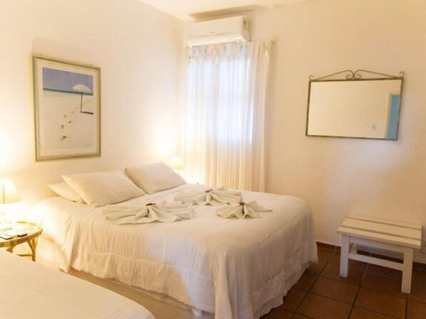 Neljän hengen standard-huone | Tallelokero huoneessa, ilmainen Wi-Fi