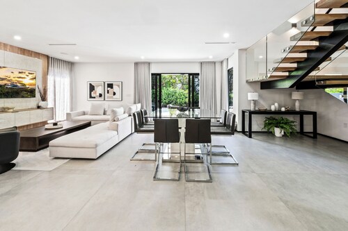 Ocean Crown Villa - A Modern Beach Getaway