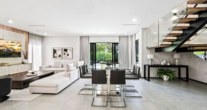 Ocean Crown Villa - A Modern Beach Getaway